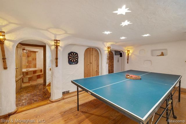 417 Cloverly Road, Grosse Pointe, MI 48236