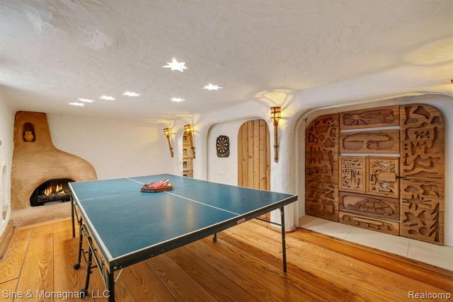 417 Cloverly Road, Grosse Pointe, MI 48236