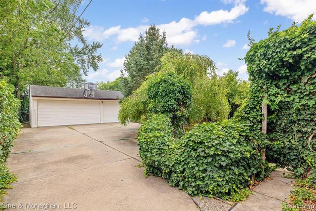 417 Cloverly Road, Grosse Pointe, MI 48236