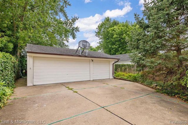 417 Cloverly Road, Grosse Pointe, MI 48236