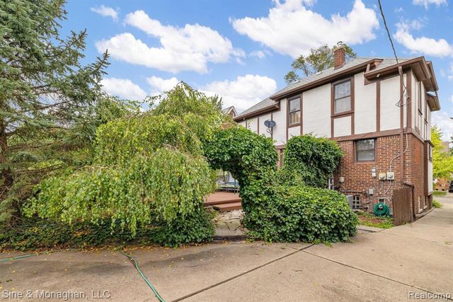417 Cloverly Road, Grosse Pointe, MI 48236