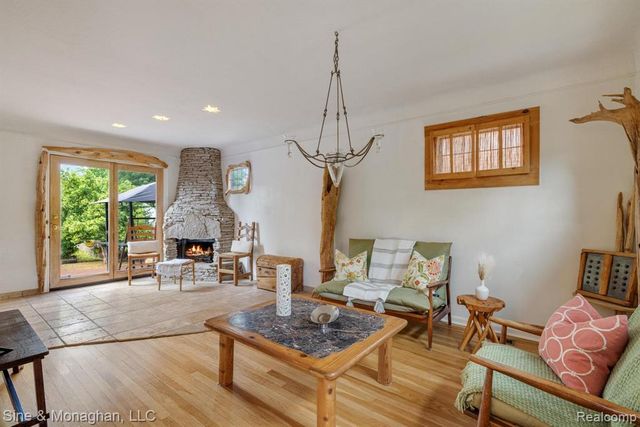 417 Cloverly Road, Grosse Pointe, MI 48236