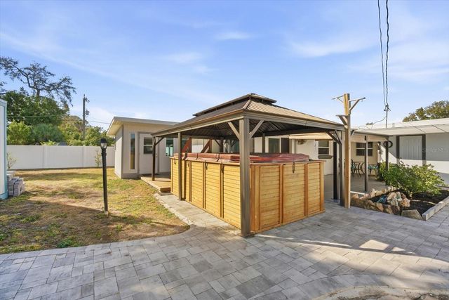 6035 HOPKINS DRIVE N, Bradenton, FL 34207