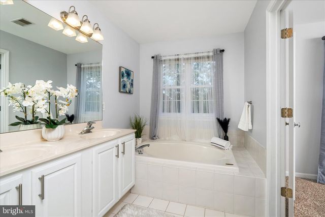 55 SCARLET OAK DR, Princeton, NJ 08540