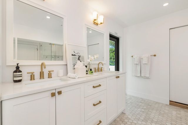 320 Linda Lane, West Palm Beach, FL 33405