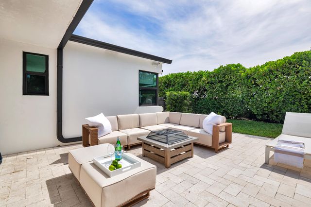 320 Linda Lane, West Palm Beach, FL 33405