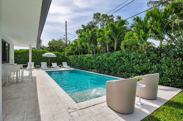 320 Linda Lane, West Palm Beach, FL 33405