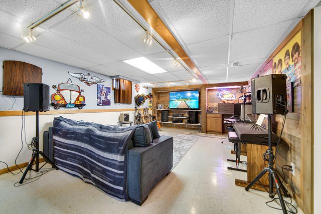 1761 Selo Drive, Schererville, IN 46375