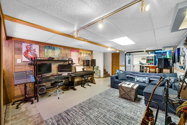 1761 Selo Drive, Schererville, IN 46375