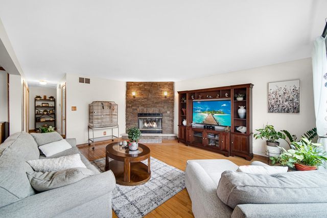 1761 Selo Drive, Schererville, IN 46375