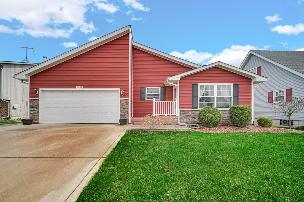 1761 Selo Drive, Schererville, IN 46375