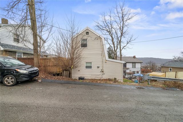 2004 Woodmont Ave, Arnold, PA 15068