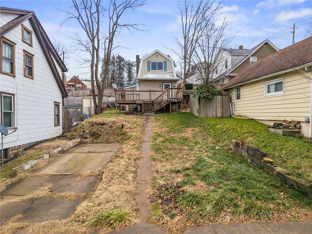 2004 Woodmont Ave, Arnold, PA 15068