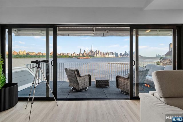 4B Cove Lane, North Bergen, NJ 07047