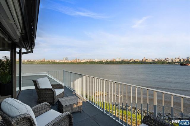 4B Cove Lane, North Bergen, NJ 07047