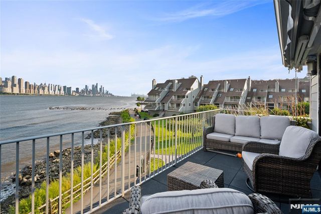 4B Cove Lane, North Bergen, NJ 07047