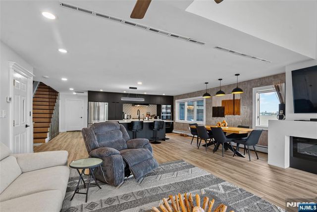4B Cove Lane, North Bergen, NJ 07047