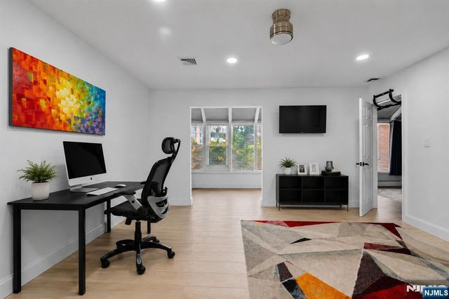 4B Cove Lane, North Bergen, NJ 07047