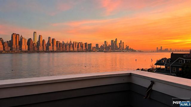 4B Cove Lane, North Bergen, NJ 07047