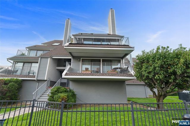 4B Cove Lane, North Bergen, NJ 07047