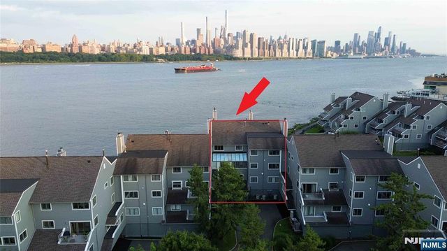 4B Cove Lane, North Bergen, NJ 07047