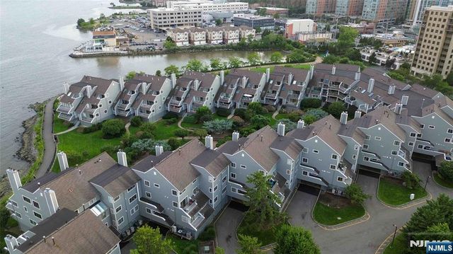 4B Cove Lane, North Bergen, NJ 07047