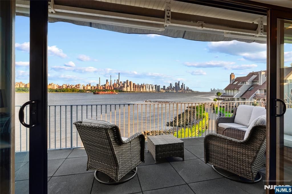 4B Cove Lane, North Bergen, NJ 07047