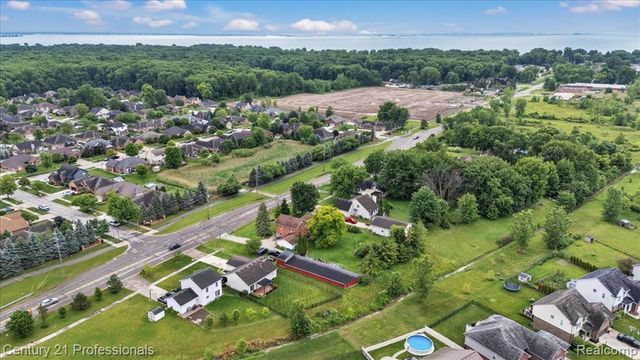 53611 County Line Road, New Baltimore, MI 48047