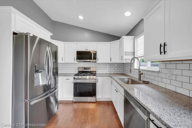 53611 County Line Road, New Baltimore, MI 48047