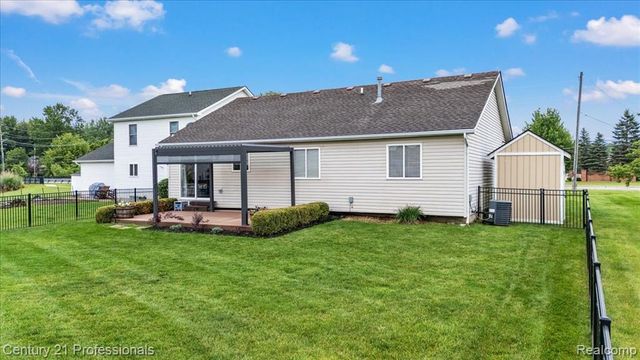 53611 County Line Road, New Baltimore, MI 48047