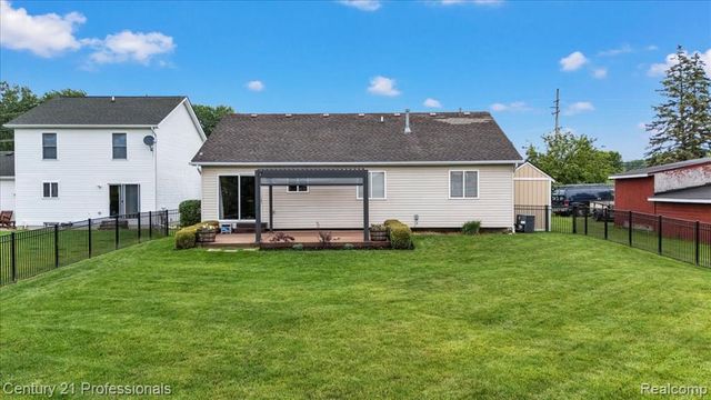 53611 County Line Road, New Baltimore, MI 48047