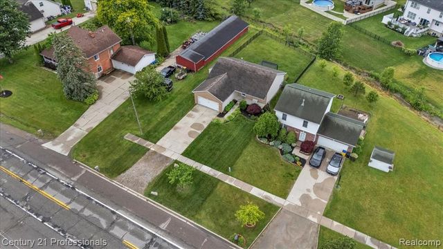 53611 County Line Road, New Baltimore, MI 48047