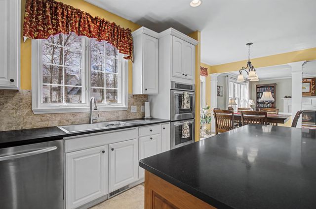 7 Debra Drive, Essex, VT 05452