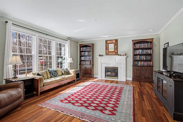 7 Debra Drive, Essex, VT 05452