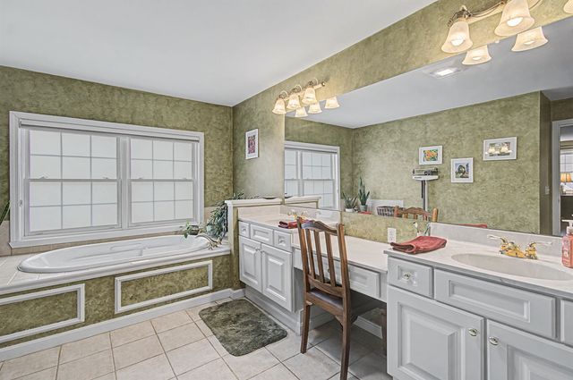 7 Debra Drive, Essex, VT 05452