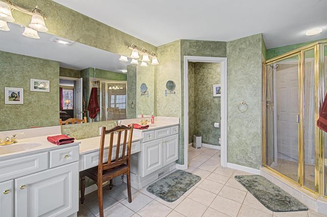 7 Debra Drive, Essex, VT 05452