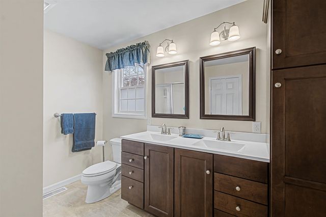 7 Debra Drive, Essex, VT 05452