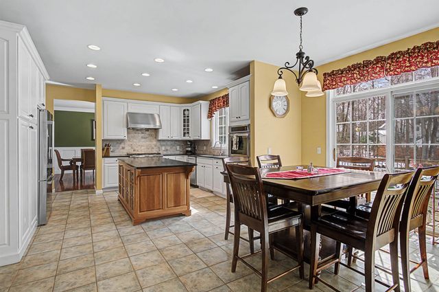 7 Debra Drive, Essex, VT 05452