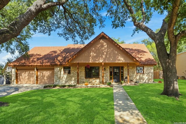 117 W HAMPTON DR, Seguin, TX 78155
