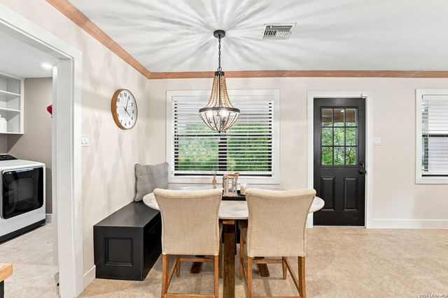 117 W HAMPTON DR, Seguin, TX 78155