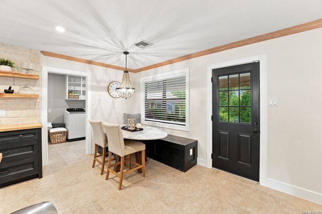 117 W HAMPTON DR, Seguin, TX 78155