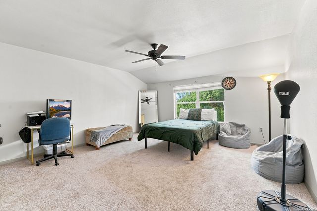 117 W HAMPTON DR, Seguin, TX 78155