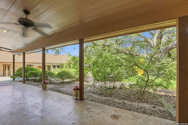 117 W HAMPTON DR, Seguin, TX 78155