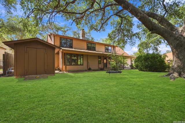 117 W HAMPTON DR, Seguin, TX 78155