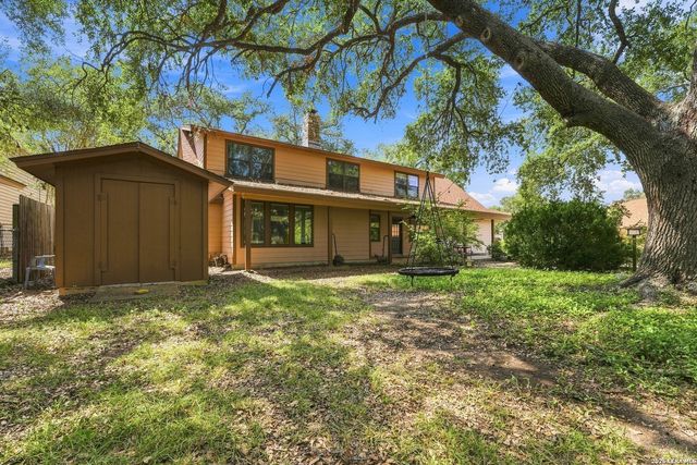 117 W HAMPTON DR, Seguin, TX 78155
