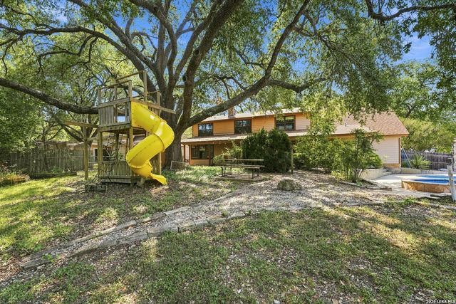 117 W HAMPTON DR, Seguin, TX 78155