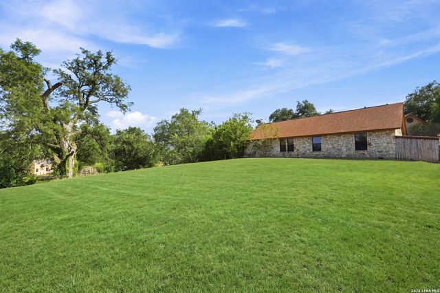 117 W HAMPTON DR, Seguin, TX 78155
