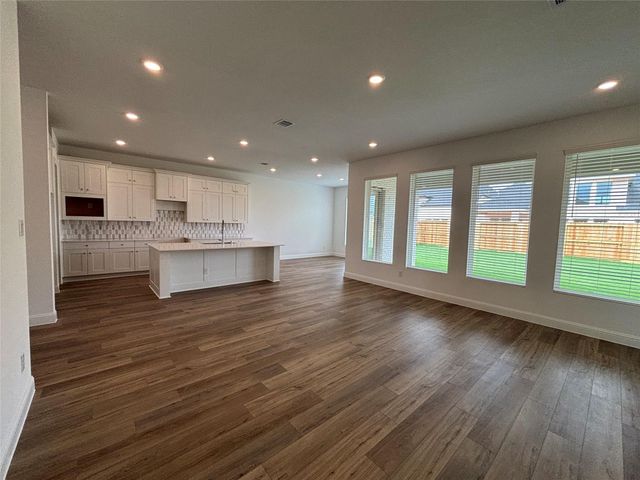 9203 Boardwalk Shore Drive, Baytown, TX 77521
