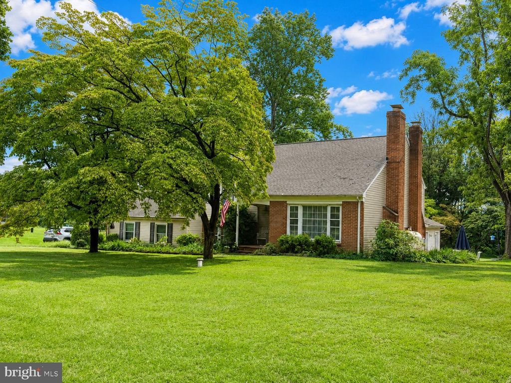 16 CLAYTON PARK DR, GLEN MILLS, PA 19342 — exterior