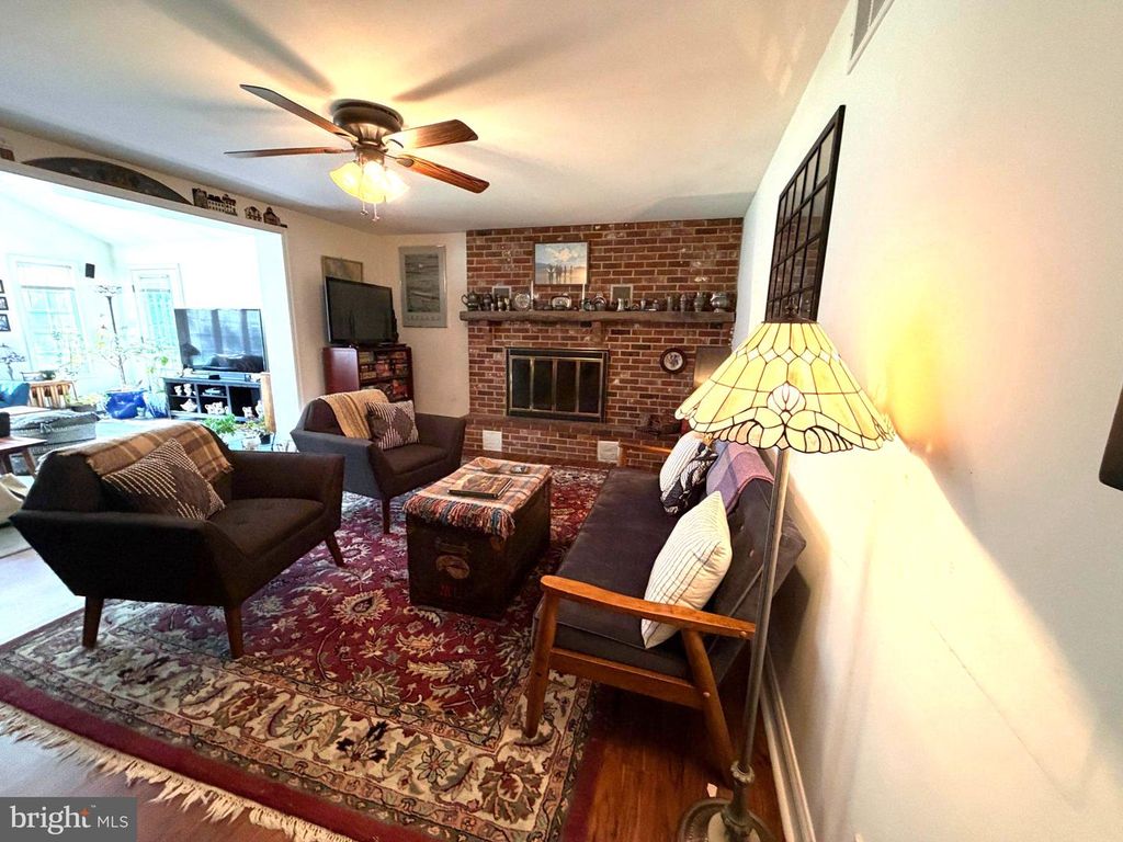 16 CLAYTON PARK DR, GLEN MILLS, PA 19342 — photo 4
